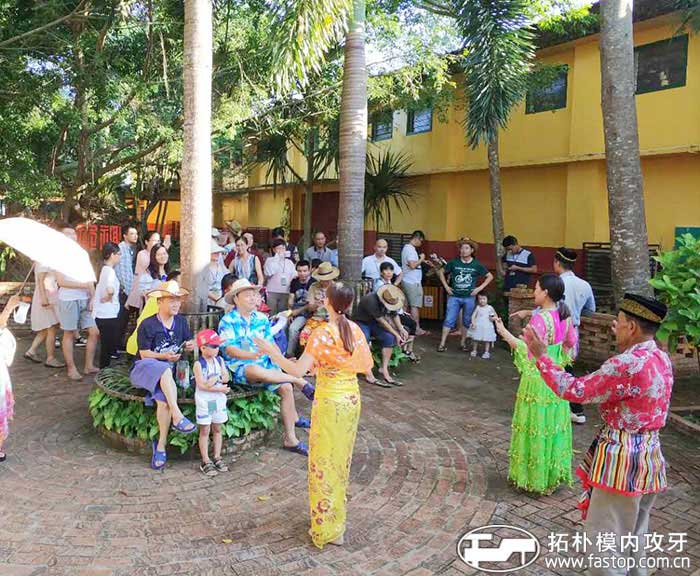 植物園觀看異域風(fēng)情表演